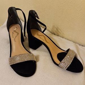 Dance the night away in Nina beautiful black suede glam with rhinestone 8.5